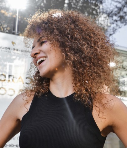 девушка с биозавивкой