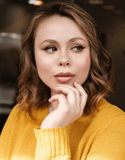 Starannie wykonane modelowanie brwi w salonie